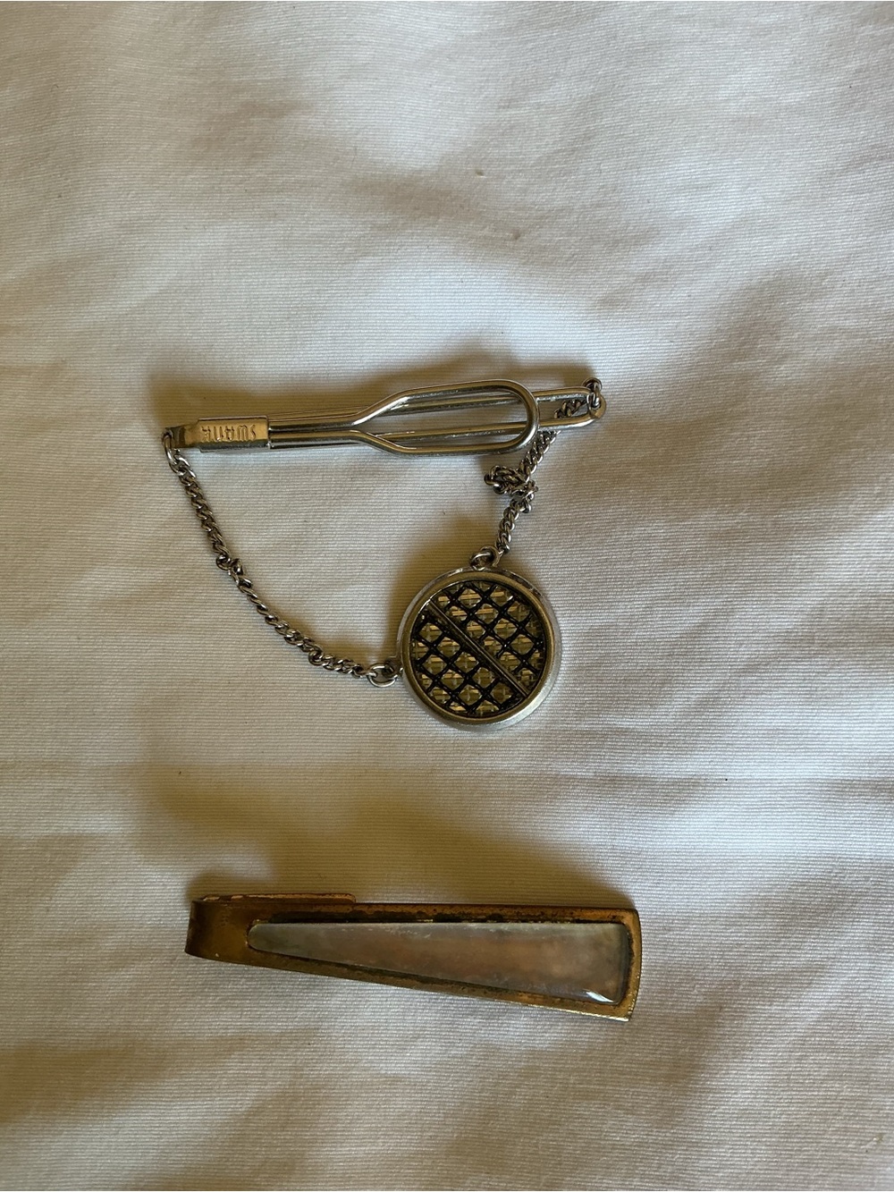 4 Mens Vintage Patterned Necktie Set - Tan w/ 2 Tie Clips - Picture 6 of 7